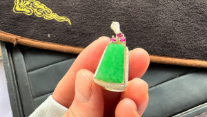 ろうかん翡翠プレートルース