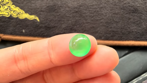 高級蛍光翡翠ルース