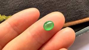 蛍光翡翠ルース　ころりん