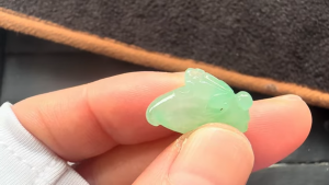 氷翡翠カービング