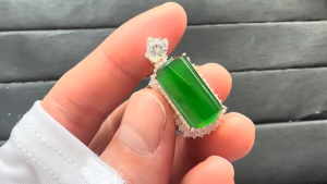 ろうかん翡翠ルース