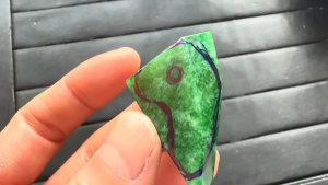 ろうかん翡翠原石　勾玉希望