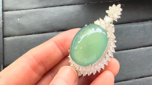 ろうかん翡翠ルース　ビッグワン