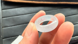 くりぬき氷翡翠リング　召喚された光