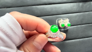 蛍光翡翠セットルース　三つの祈り