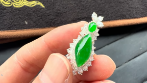 蛍光＆ろうかん翡翠ペアルース