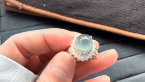 アイスブルー翡翠ルース　アクアリウム