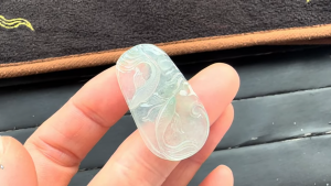 氷翡翠カービング