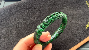 テイロンセイン彫刻バングル　ウロボロス