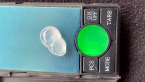 氷翡翠カービング　胸元に光を