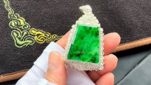 ろうかん翡翠プレートルース