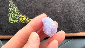 ラベンダー翡翠カービング　むらさき白菜