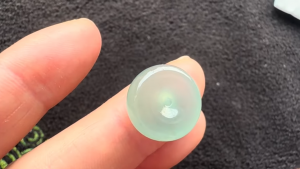 氷翡翠カービング　万事平安