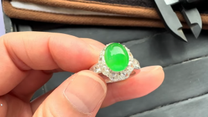 蛍光翡翠ルース　最盛期