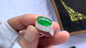 ろうかん翡翠ルース　横に長ーいお付き合い