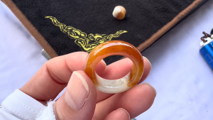 くりぬき橙翡翠リング＆中石　あかり