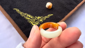 くりぬき橙翡翠リング＆中石