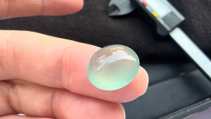 氷翡翠ルース　余裕と威厳