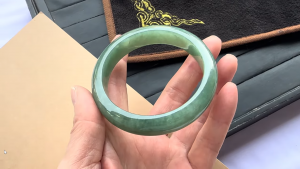 本翡翠バングル　嵯峨野