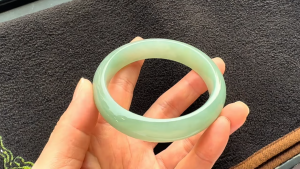 氷翡翠バングル　しずかな朝