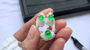 蛍光翡翠セットルース　九寨溝珠