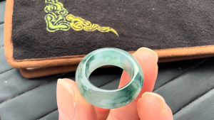 高級くりぬき氷翡翠リング　蒼い森