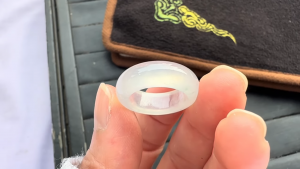 くりぬき氷翡翠リング　シンプルイズベスト