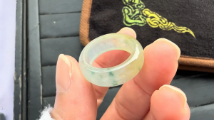 くりぬき氷翡翠リング　愛す三彩