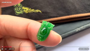 ろうかん翡翠カービング