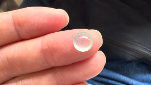 氷翡翠ルース　メニコン