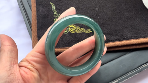 高級氷翡翠バングル　藍より青く