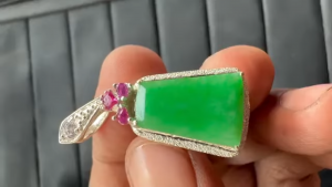 ろうかん翡翠プレートルース　キーストーン