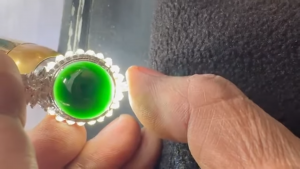 黒翡翠ルース　黒珠