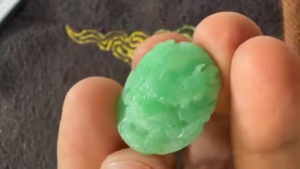 本翡翠カービング　ドラゴンフェイス