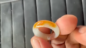 くりぬき黄翡翠リング　くるくる