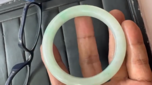 本翡翠バングル　さり気なく上質