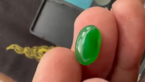 ろうかん翡翠ルース　力こぶ