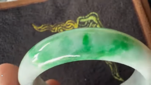 本翡翠バングル　ホワイトネス