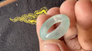 高級くりぬき氷翡翠リング　まきばの朝露