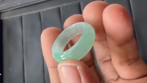 くりぬき氷翡翠リング　とけてゆく