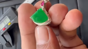 ろうかん翡翠プレートルース　クロロフィル