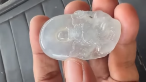 氷翡翠カービング　金龍