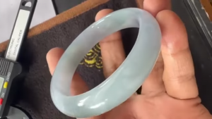 ラベンダー翡翠バングル