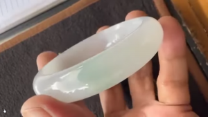 氷翡翠バングル　ふるり