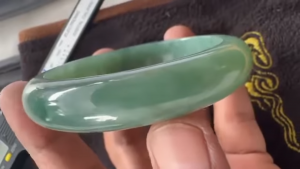 本翡翠バングル　衣笠