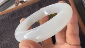 氷翡翠バングル　白い約束