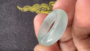 くりぬき氷翡翠リング　ふわふわり
