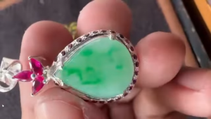 ろうかん翡翠プレートルース　サヨナラ涙くん