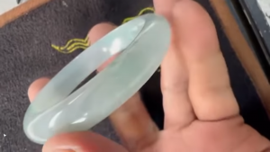 氷翡翠バングル