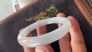 白翡翠バングル